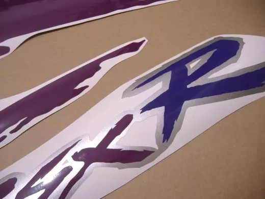 Suzuki GSX-R 750 1993 - Schwarz/Lila Version - Dekorset