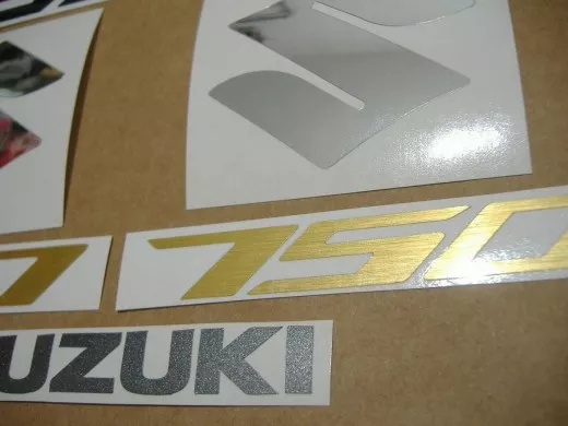 Suzuki GSR 750 2012 - Rot/Silber Version - Dekorset